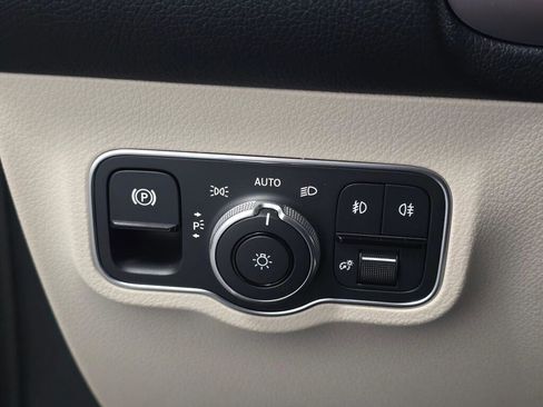 New 2026 Mercedes-Benz GLB 250 4MATIC image 36