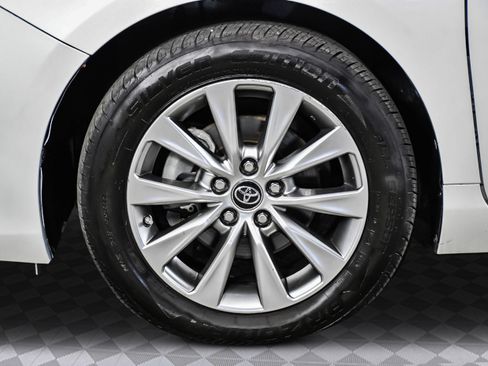 Used 2017 Toyota Camry XLE image 34