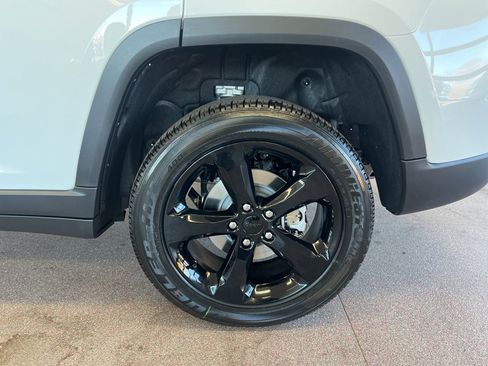 New 2025 Jeep Grand Cherokee Altitude image 21