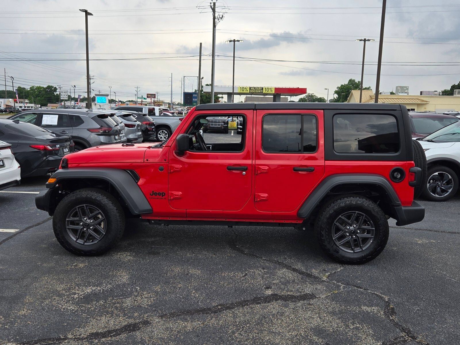 Used 2025 Jeep Wrangler Unlimited Sport AWD/4WD image 4