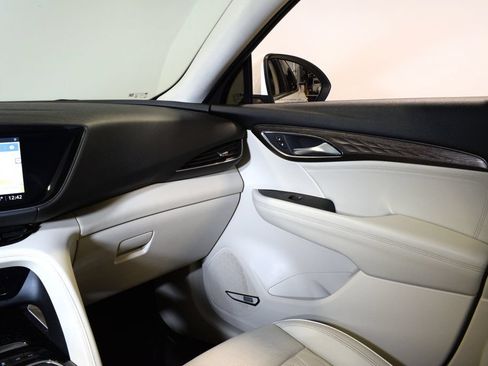 Used 2021 Buick Envision Avenir w/ Technology Package II FWD image 17