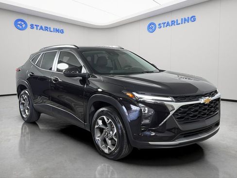 Used 2025 Chevrolet Trax LT w/ Driver Confidence Package FWD image 13