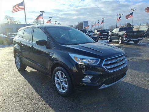 Used 2017 Ford Escape SE image 3