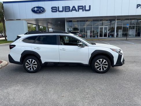 Used 2024 Subaru Outback Premium AWD/4WD image 2