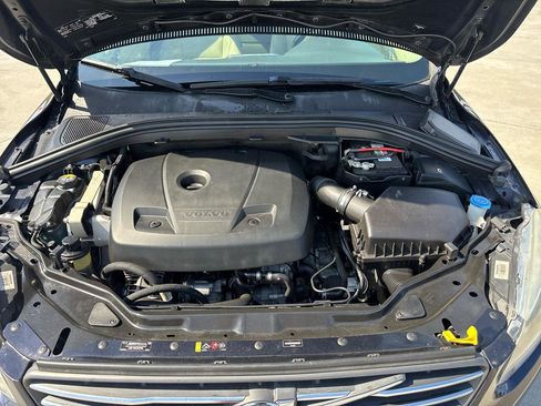 Used 2016 Volvo XC60 T5 Premier w/ Proximity Package image 10