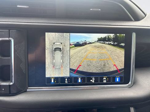 Used 2022 GMC Yukon Denali AWD/4WD image 17