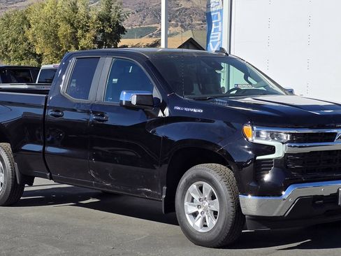 Used 2025 Chevrolet Silverado 1500 LT w/ Safety Package RWD image 3