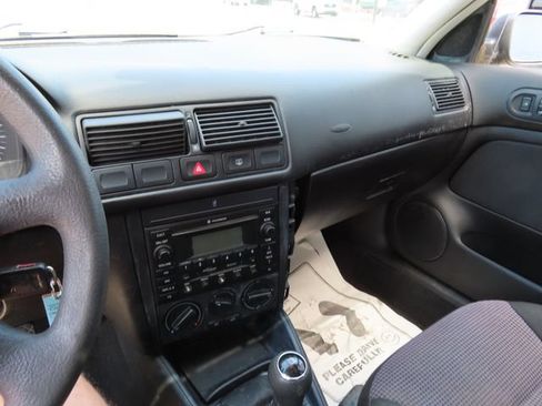 Used 2004 Volkswagen Golf GLS FWD image 14