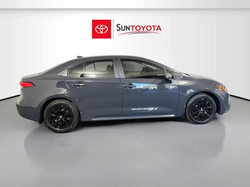 Used 2025 Toyota Corolla LE image 2