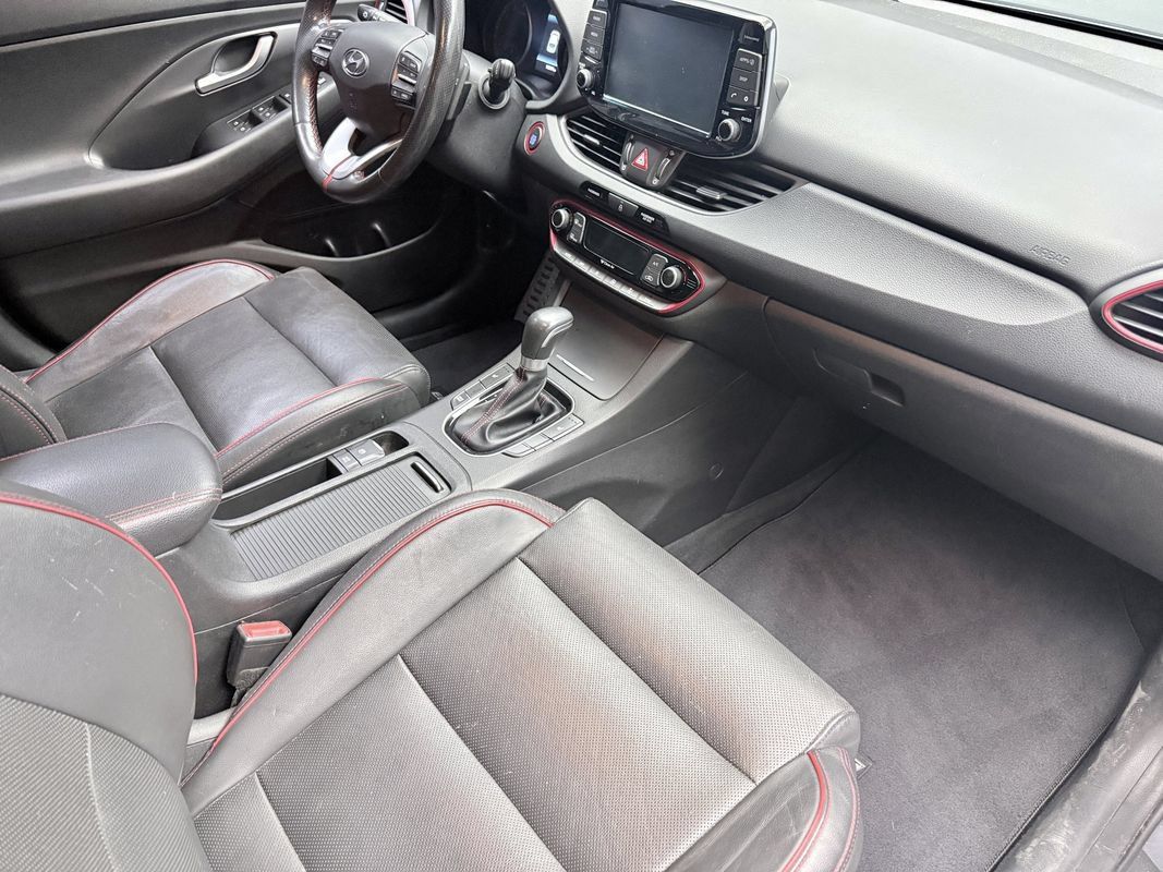 Used 2018 Hyundai Elantra GT Sport FWD image 11