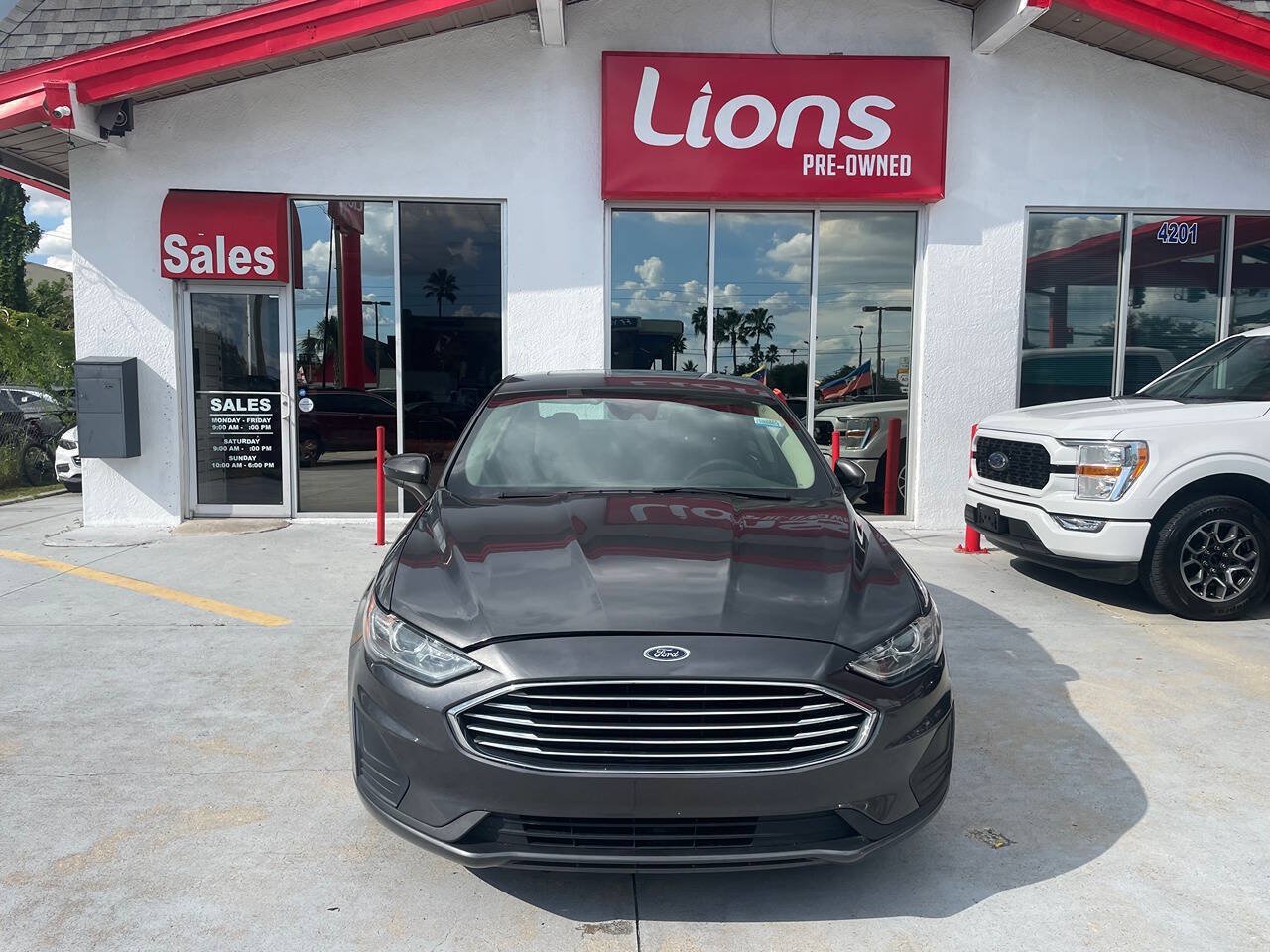 Used 2020 Ford Fusion SE FWD image 1