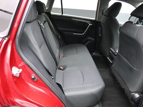 Used 2020 Toyota RAV4 LE AWD/4WD image 23