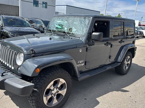 Used 2018 Jeep Wrangler Unlimited Sahara w/ Connectivity Group AWD/4WD image 6