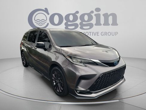 Used 2022 Toyota Sienna XSE FWD image 7
