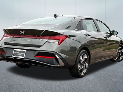 Used 2024 Hyundai Elantra SEL w/ Convenience Package