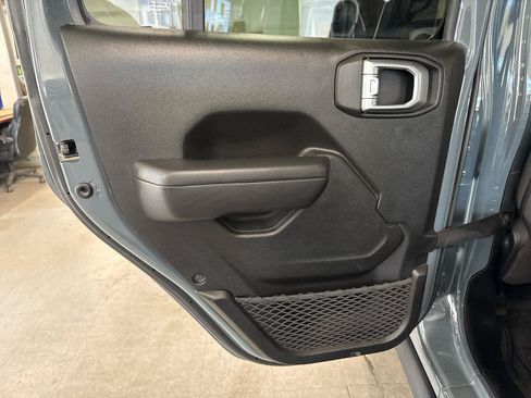 Used 2024 Jeep Wrangler Unlimited AWD/4WD image 40