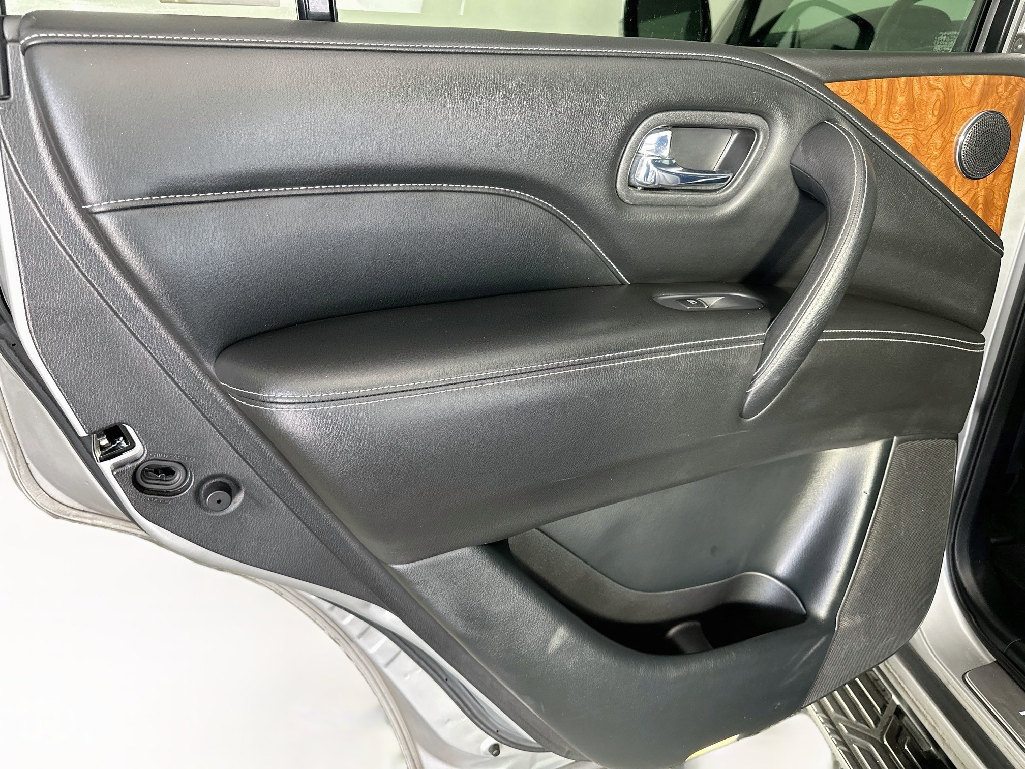 Used 2019 INFINITI QX80 Luxe w/ Proassist Package RWD image 28