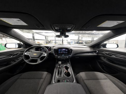 Used 2023 Chevrolet Traverse LT FWD image 16