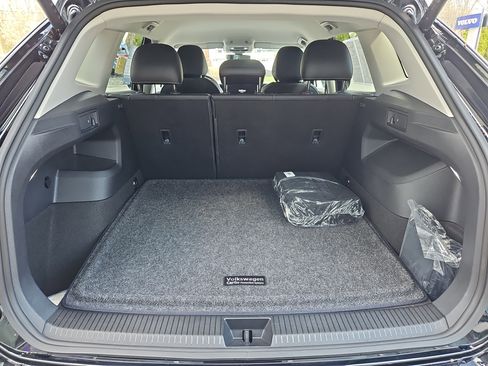 Used 2025 Volkswagen Tiguan SE AWD/4WD image 31