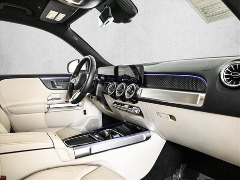 Used 2025 Mercedes-Benz GLB 250 4MATIC image 23
