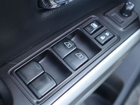 Used 2021 Nissan Titan SV w/ SV Convenience Package image 65