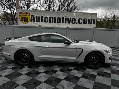 Used 2017 Ford Mustang Shelby GT350 RWD image 3