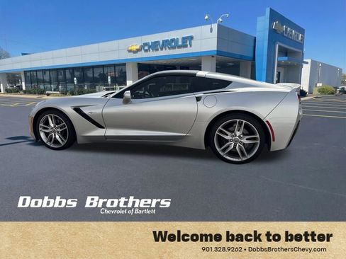 Used 2017 Chevrolet Corvette Stingray Coupe w/ Z51 1LT RWD image 4