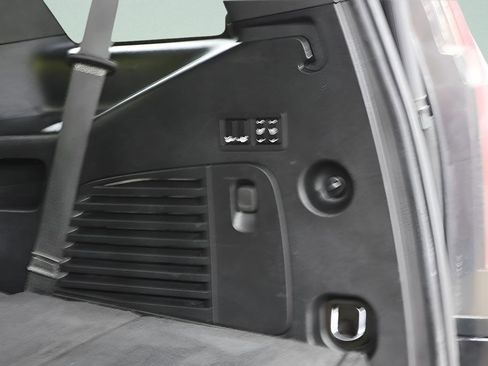 Used 2020 Cadillac Escalade Platinum image 28