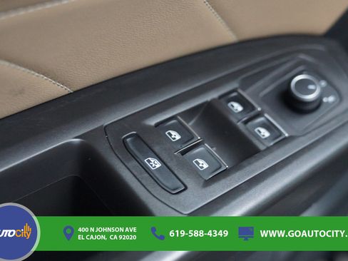 Used 2022 Volkswagen Atlas Cross Sport SE FWD image 18