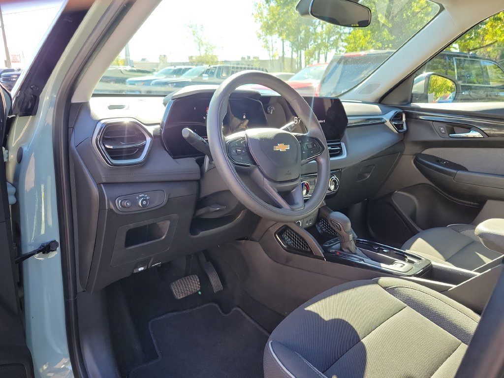 Used 2025 Chevrolet TrailBlazer LT FWD image 24