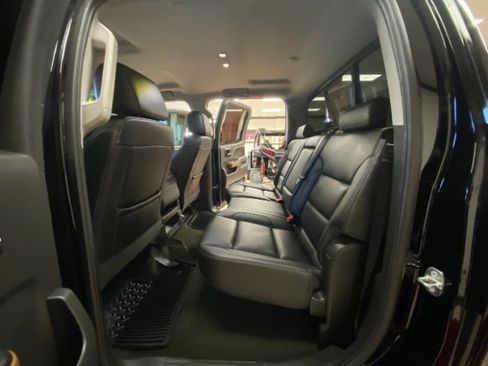 Used 2018 Chevrolet Silverado 1500 LTZ w/ Sport Package image 19