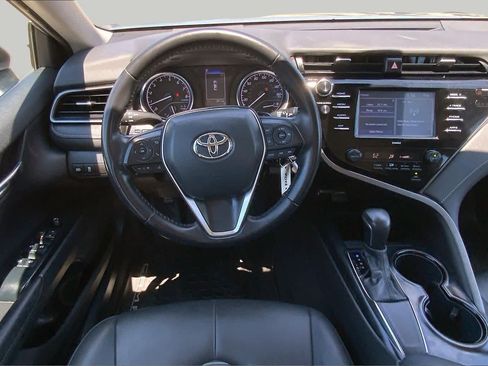 Used 2020 Toyota Camry SE FWD image 6