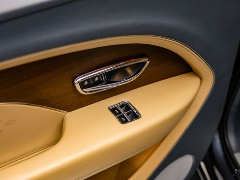 Used 2023 Bentley Bentayga Extended Wheelbase AWD/4WD image 95