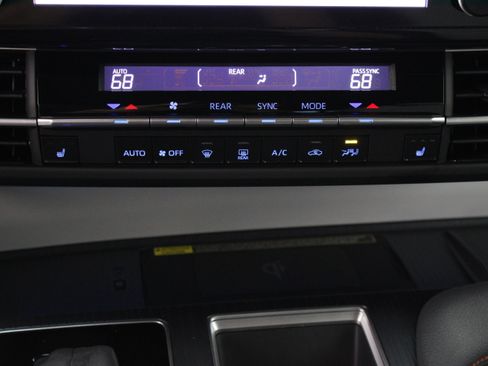 Used 2023 Toyota Sienna XSE w/ XSE Plus Package AWD/4WD image 20