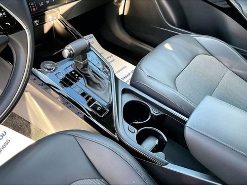 Certified 2023 Kia Niro EX Touring image 10