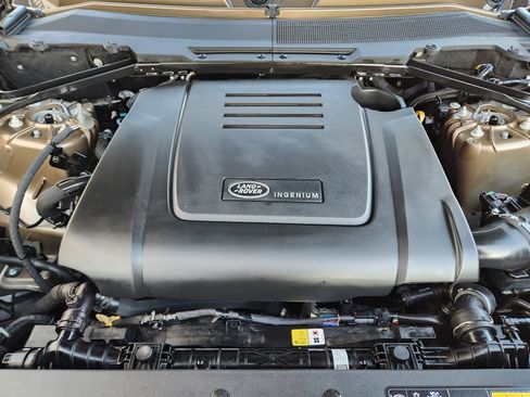 Certified 2025 Land Rover Defender 90 S image 31