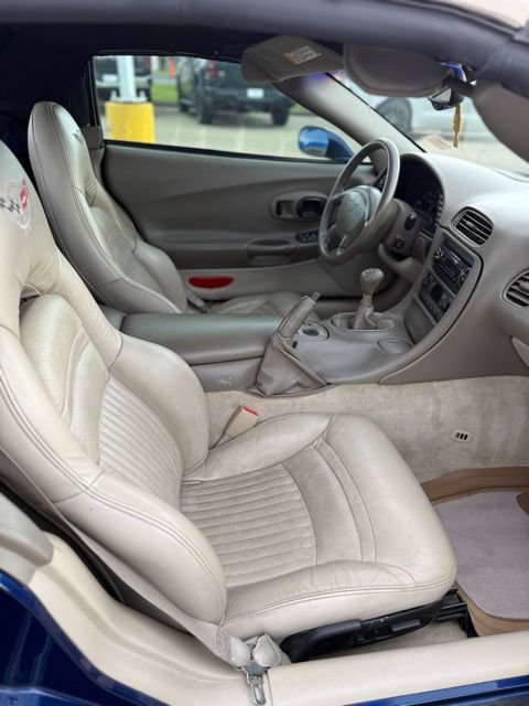 Used 2004 Chevrolet Corvette Convertible w/ Preferred Equipment Group RWD image 12