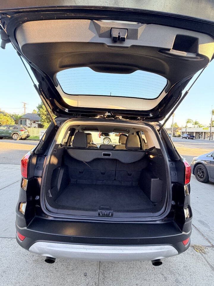 Used 2019 Ford Escape SE FWD image 14