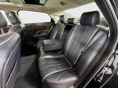 Used 2013 Jaguar XJ L Portfolio RWD image 23
