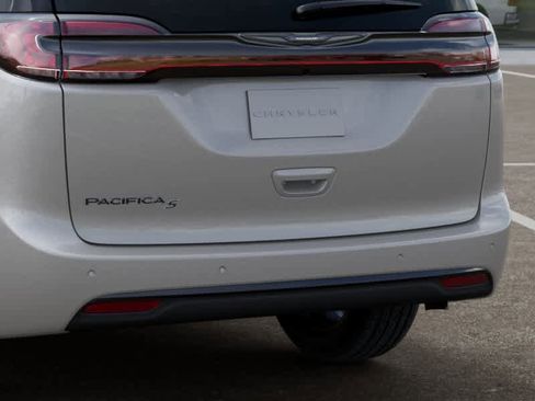 New 2026 Chrysler Pacifica Select FWD image 13