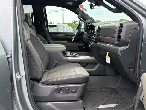 New 2026 Chevrolet Silverado 2500 ZR2 AWD/4WD image 15