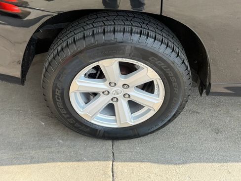 Used 2010 Toyota Highlander SE AWD/4WD image 40