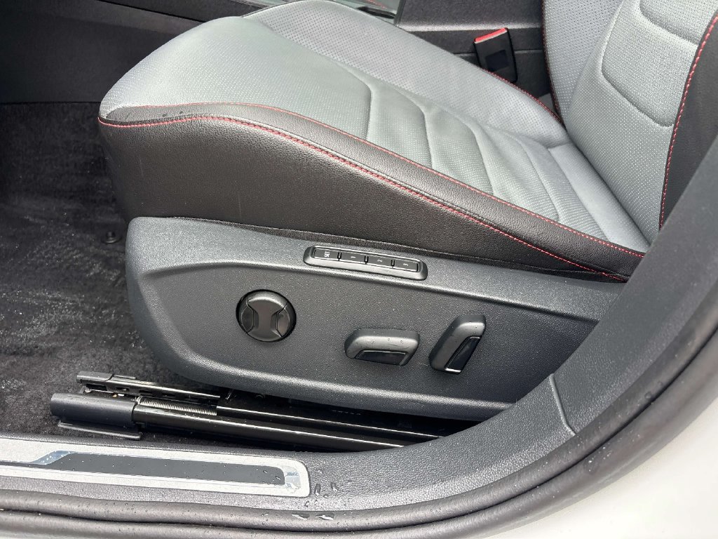 Used 2025 Volkswagen Jetta GLI Autobahn FWD image 30