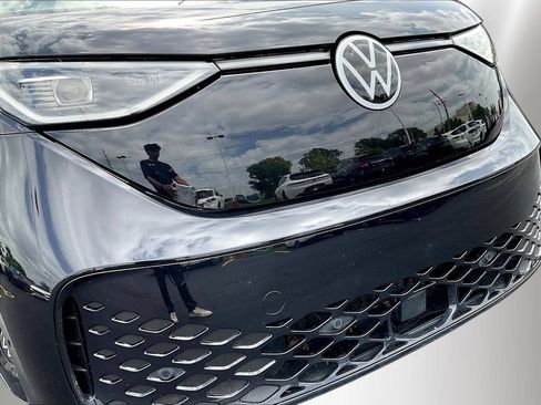 Used 2025 Volkswagen ID. Buzz Pro S RWD image 32