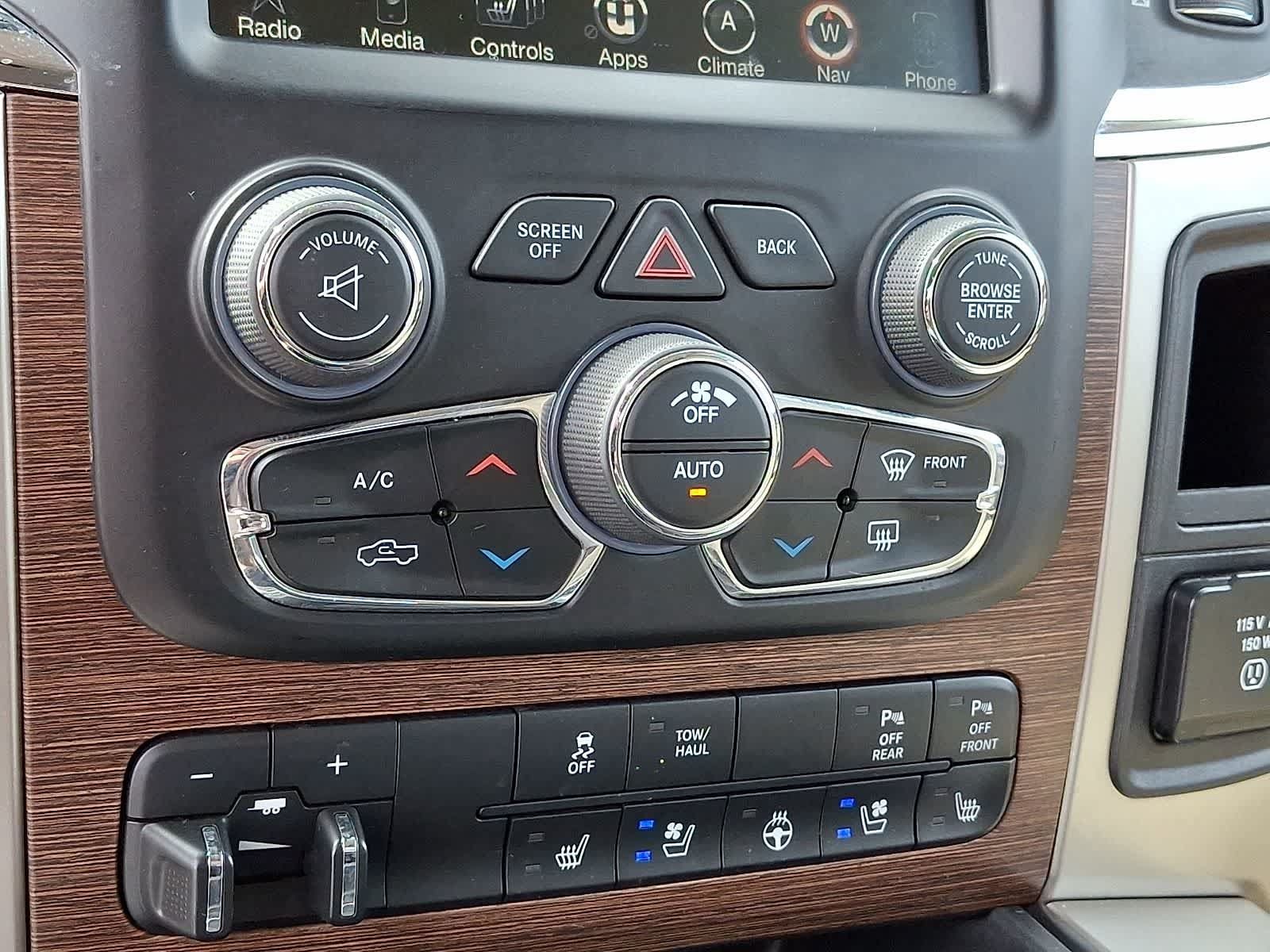 Used 2015 RAM 1500 Laramie w/ Convenience Group AWD/4WD image 19