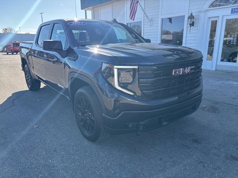 Used 2025 GMC Sierra 1500 Elevation image 3