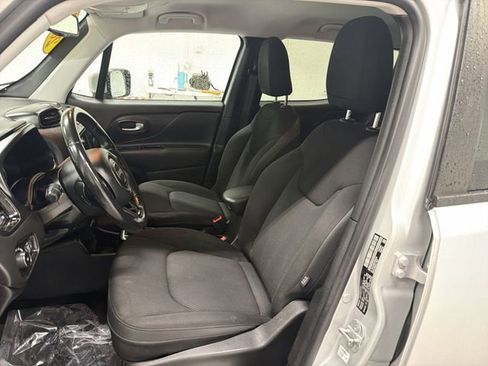 Used 2018 Jeep Renegade Altitude w/ Popular Equipment Group image 19