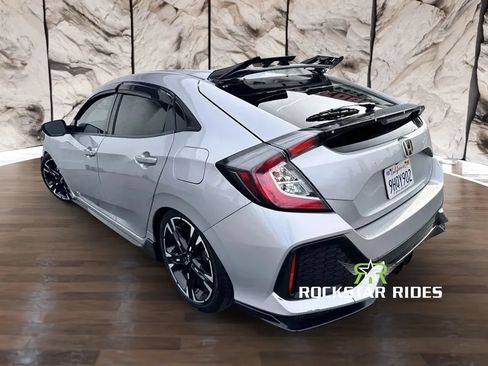 Used 2018 Honda Civic Sport image 12