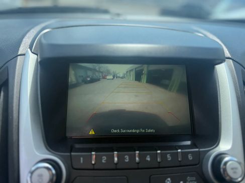 Used 2017 Chevrolet Equinox LT w/ Convenience Package image 5