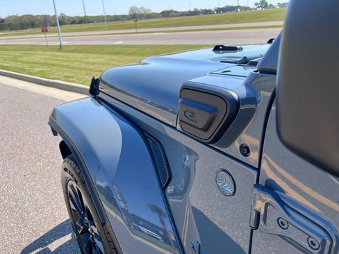 Certified 2025 Jeep Wrangler Sahara w/ Safety Group image 17